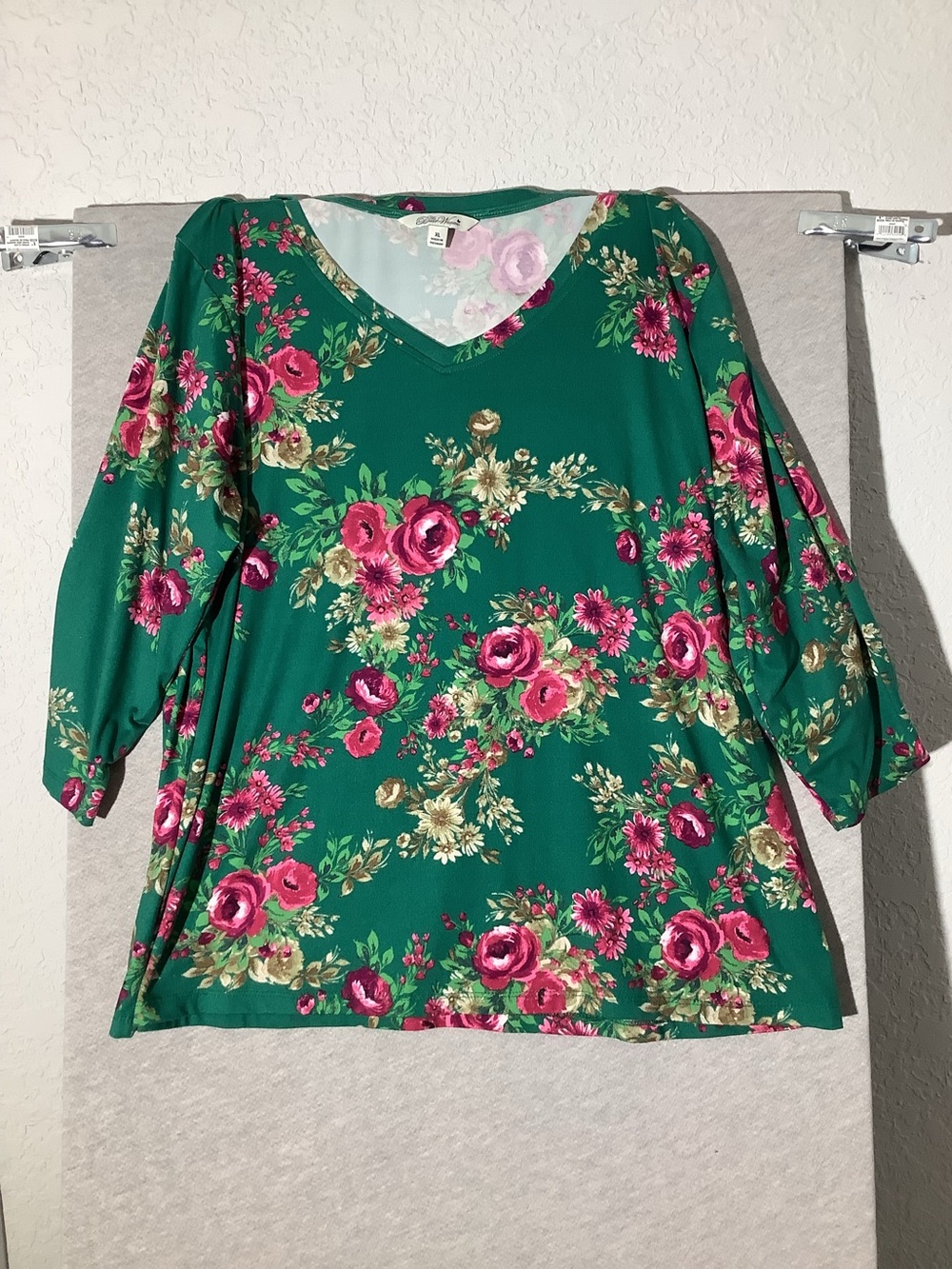 Pioneer Woman Floral V-Neck Green Women's Top